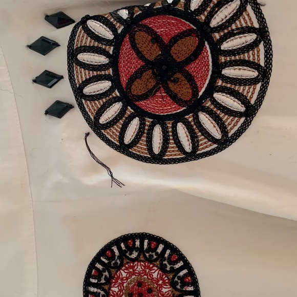 Mid length white lined skirt embroidered And beaded - Picture 3 of 7